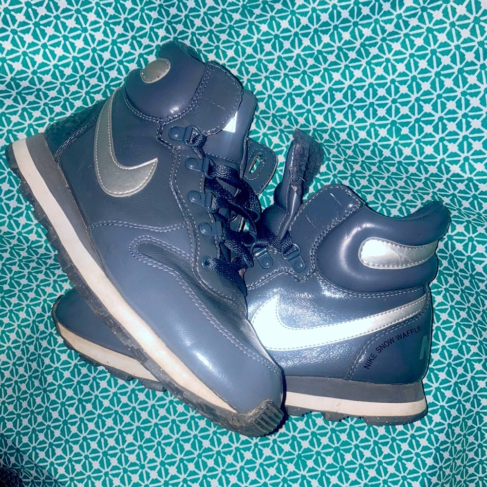 Nike grey hi top boots